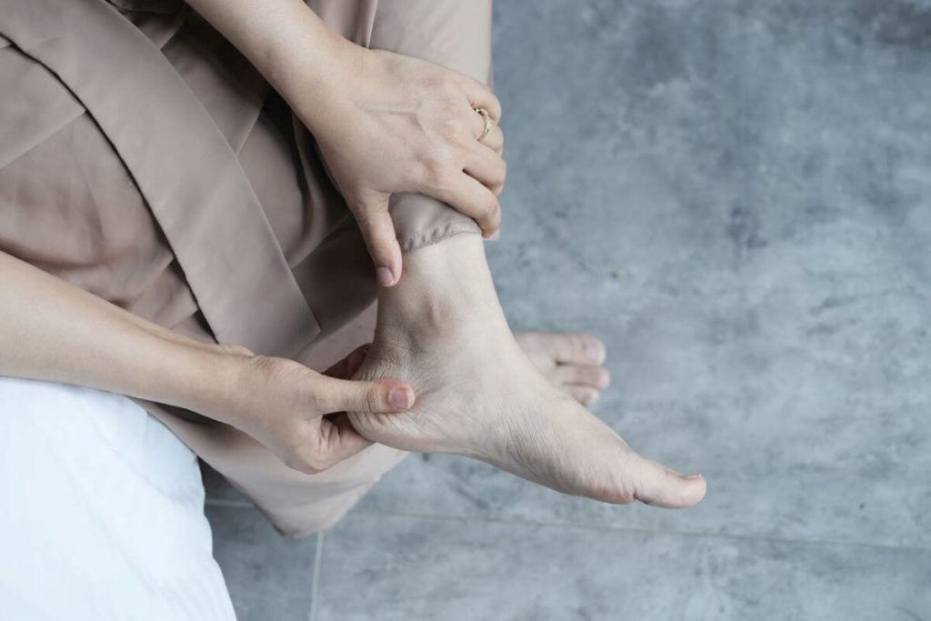 douleur talon gauche signification